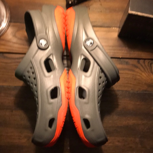 New  Deck 🐊 Crocs - Picture 3 of 8